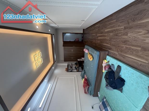 SIÊU HIẾM BÁN NHÀ TRẦN QUANG DIỆU - Ô TÔ GẦN - SỔ VUÔNG - 30M2 - 2PN - NHỈNH 5 TỶ - 2