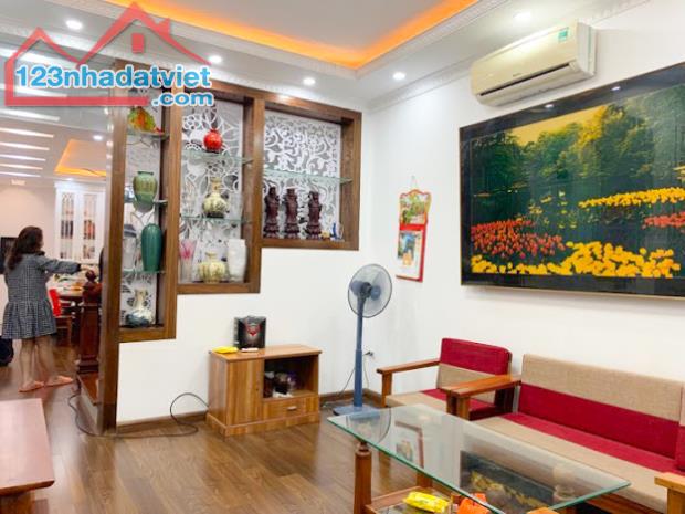 Nhà mới ở luôn, gần phố, ngõ rộng, nội thất đẹp, diện tích 41m x 4 tầng