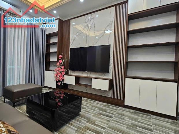 BÁN CĂN NHÀ  diện tích 40m2 xây 5 tầng - giá chỉ 6.x tỷ