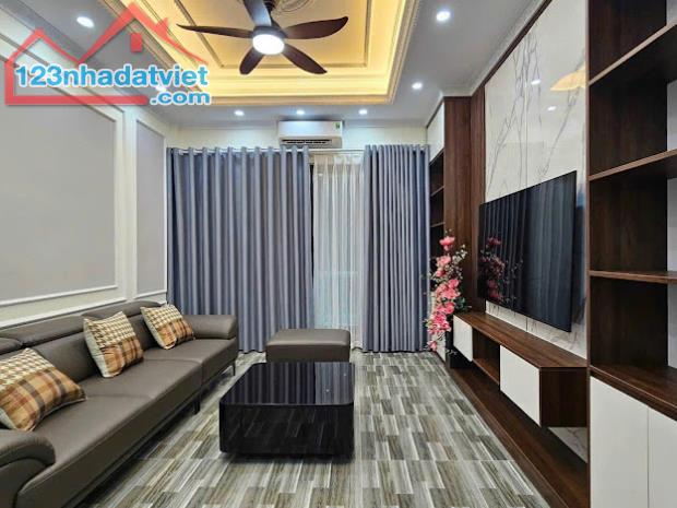 BÁN CĂN NHÀ  diện tích 40m2 xây 5 tầng - giá chỉ 6.x tỷ - 1