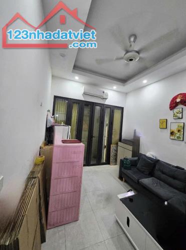 Bán gấp nhà Giáp Bát - Hoàng Mai 26m2 xây 4 tầng chắc chắn Ngõ nông gần phố chỉ 4.35 tỷ - 1