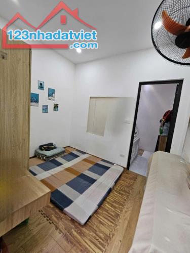 Bán gấp nhà Giáp Bát - Hoàng Mai 26m2 xây 4 tầng chắc chắn Ngõ nông gần phố chỉ 4.35 tỷ - 2