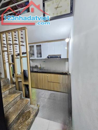 Bán gấp nhà Giáp Bát - Hoàng Mai 26m2 xây 4 tầng chắc chắn Ngõ nông gần phố chỉ 4.35 tỷ - 5
