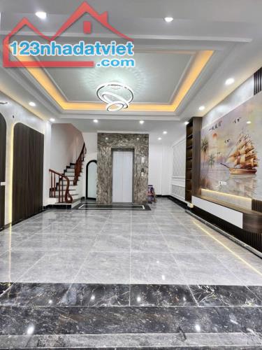 BÁN NHÀ TRƯƠNG ĐỊNH, Ở LUÔN, THANG MÁY, SÂN CỔNG, 42M2 GIÁ CHỈ 8,25 TỶ