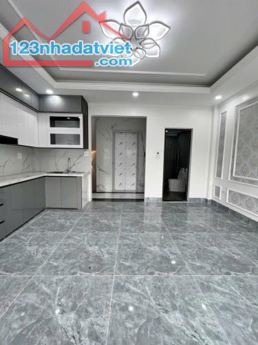 BÁN NHÀ TRƯƠNG ĐỊNH, Ở LUÔN, THANG MÁY, SÂN CỔNG, 42M2 GIÁ CHỈ 8,25 TỶ - 1
