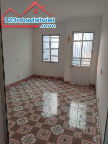 Bán nhà 3 tầng về sơn sửa lại ngõ 89 An Đà - 4