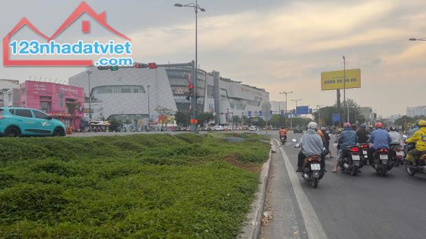 Bán Nhà Măt Tiền Ngang 8M 3 Tầng Hoàn Công - 9,9 tỷ Ngay Gigamall Phạm Văn Đòng. - 2