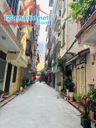 Nhà Đẹp Ở Ngay - Pháo Đài Láng - Ôtô vào nhà - Gần Phố, DT 42m2, 4 tầng, Giá 15 tỷ