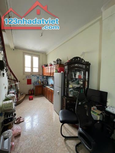 Nhà Đẹp Ở Ngay - Pháo Đài Láng - Ôtô vào nhà - Gần Phố, DT 42m2, 4 tầng, Giá 15 tỷ - 2
