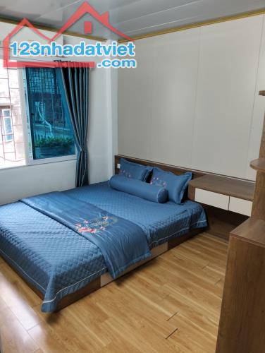Bán nhà phố Trần Quang Diệu, Đống Đa, nhà đẹp ở luôn, gần ô tô tránh - 1
