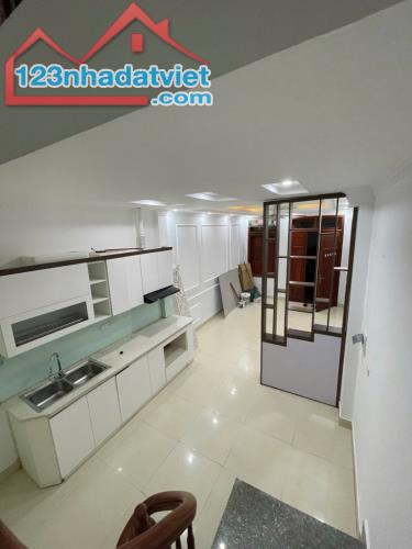 Bán gấp nhà phố Bát Khối cạnh cầu Vĩnh Tuy, Ô tô DT30 mt 3.4m nhà 5 tầng  giá 5.6 tỷ - 1