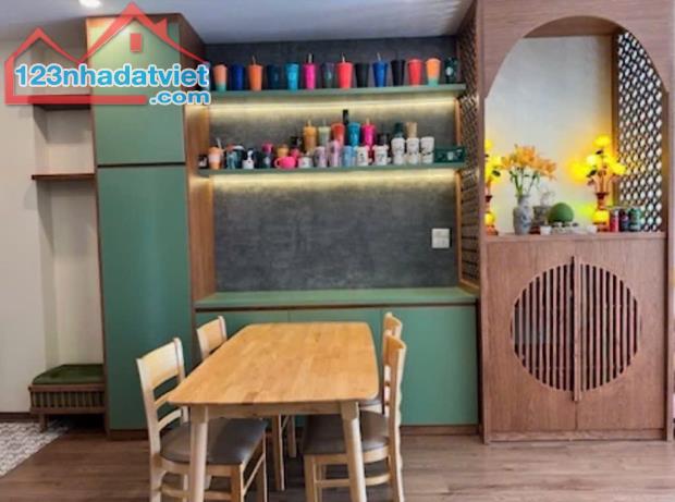 NỘI THẤT TUYỆT ĐẸP - VIEW NỘI KHU LONG BIÊN