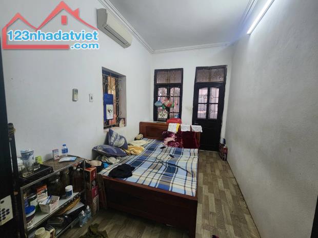 NHÀ MẶT PHỐ TRƯƠNG ĐỊNH 34M 3 TẦNG LÔ GÓC MỘT MẶT PHỐ MỘT MẶT NGÕ Ô TÔ VỊ TRÍ VÀNG KINH