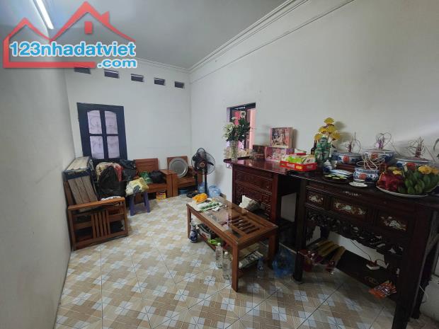NHÀ MẶT PHỐ TRƯƠNG ĐỊNH 34M 3 TẦNG LÔ GÓC MỘT MẶT PHỐ MỘT MẶT NGÕ Ô TÔ VỊ TRÍ VÀNG KINH - 1