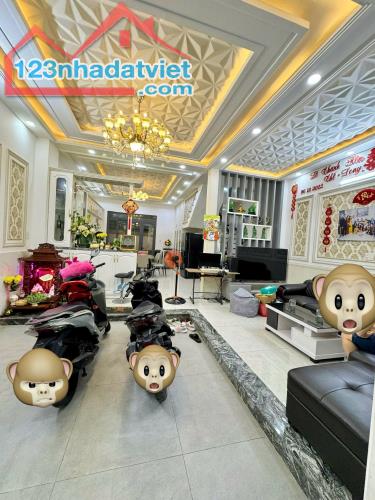 Nhà bán ,Nội thất đẹp, 80m2 ,hẻm xe tải ,huỳnh tấn phát