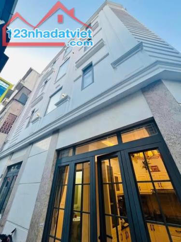 Nhà Sát Mặt Tiền Đường Đề Thám Cầu Ông Lãnh Quận 1.