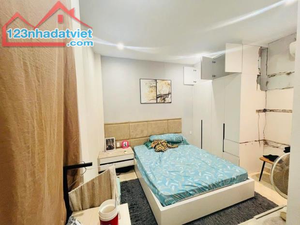 Nhà Sát Mặt Tiền Đường Đề Thám Cầu Ông Lãnh Quận 1. - 2
