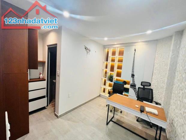 Nhà Sát Mặt Tiền Đường Đề Thám Cầu Ông Lãnh Quận 1. - 3