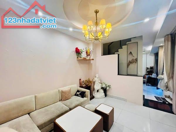 Nhà Sát Mặt Tiền Đường Đề Thám Cầu Ông Lãnh Quận 1. - 4