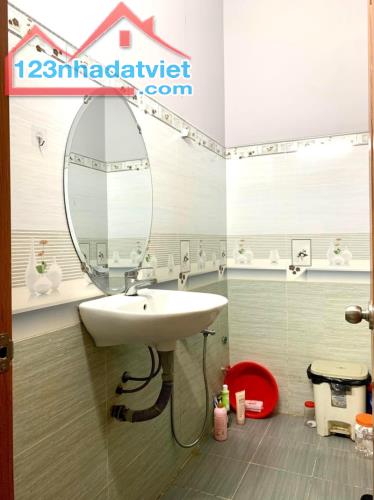 Bán nhà 4T Khuông Việt Tân Phú, đang cho thuê 30tr/th chỉ 8 tỷ 2 tl - 3