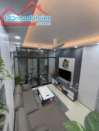 Đẳng cấp! Nhà Hồ Tùng Mậu, ô tô đỗ cửa, vừa ở vừa cho thuê, 50m*7T