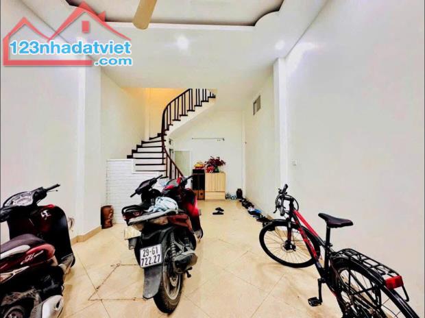 Bán nhà Bùi Xương Trạch ô tô tránh, 5 tầng lô góc, ngõ thông kinh doanh