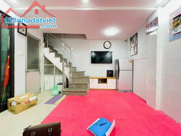 TRUNG TÂM QUẬN. LÔ GÓC. NGÕ RỘNG 3 GÁC ĐỖ CỬA. 22m2 4 tầng 4m mặt tiền. NHỈNH 4 TỶ - 3