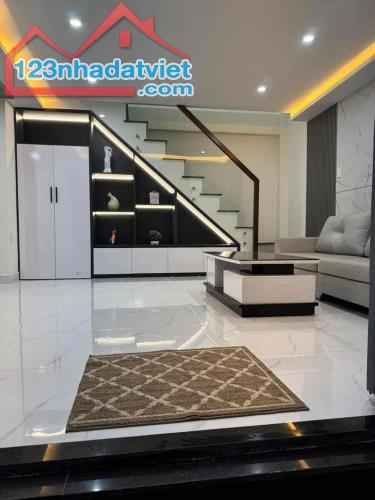 Đất sốt, chừ kiệt ô tô đậu đỗ Tôn Đản giá cũng phải gần 3 rồi