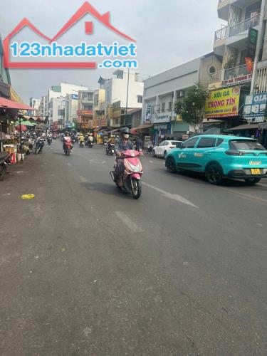 Bán đất mặt tiền Dương Quảng Hàm, P.6, Gò Vấp: 50 x 110, giá 420 tỷ.