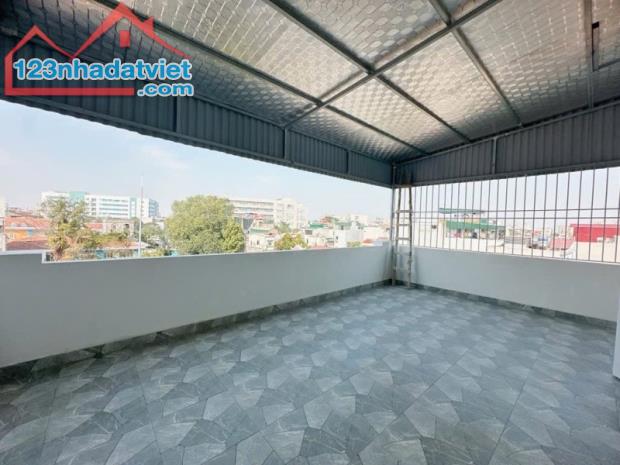 Lô góc gần hồ, 30m2 x 4T, xe 3 gác đỗ cửa, nhà đẹp ở luôn, nhỉnh 6 tỷ
