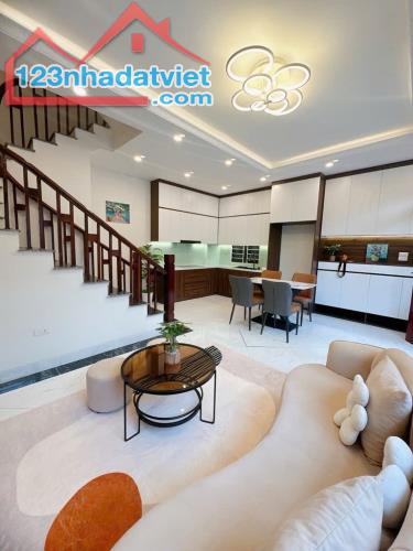 Lô góc gần hồ, 30m2 x 4T, xe 3 gác đỗ cửa, nhà đẹp ở luôn, nhỉnh 6 tỷ - 1