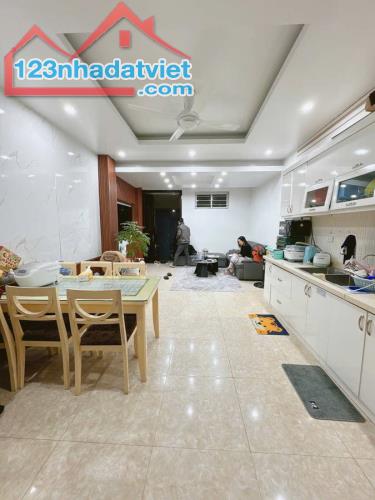 BÁN NHÀ THỊNH QUANG, ĐỐNG ĐA 47 M Ở SƯỚNG GẦN Ô TÔ CHỈ  HƠN 8 TỶ. - 1