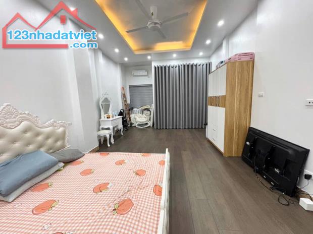 BÁN NHÀ THỊNH QUANG, ĐỐNG ĐA 47 M Ở SƯỚNG GẦN Ô TÔ CHỈ  HƠN 8 TỶ. - 2