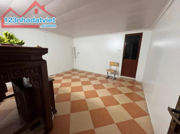 BÁN NHÀ THỊNH QUANG, ĐỐNG ĐA 47 M Ở SƯỚNG GẦN Ô TÔ CHỈ  HƠN 8 TỶ. - 3