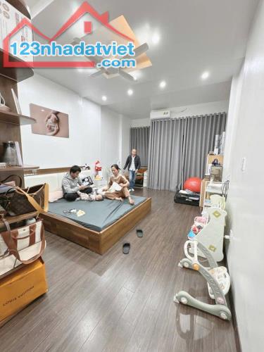 BÁN NHÀ THỊNH QUANG, ĐỐNG ĐA 47 M Ở SƯỚNG GẦN Ô TÔ CHỈ  HƠN 8 TỶ. - 4