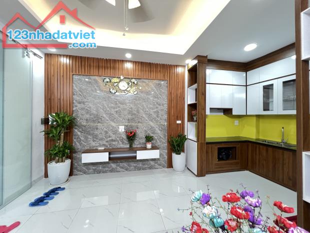 Bán nhà P. Vĩnh Hưng DT 30m2x5T MT 4,3m cách ôtô tránh 20m ngõ rộng thoáng, nhà xây mới. - 1