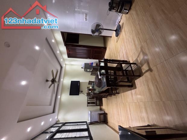 BÁN NHÀ LK GIẢNG VÕ – CĂN GÓC–ÔTÔ TRÁNH–VỈA HÈ RỘNG–90M2x4T–MT KHỦNG–2X TỶ