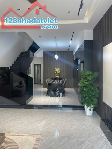 VIP  NHÀ CỰC ĐẸP XỊN CẦN TIỀN GẤP BÁN  NHA 3 TẦNG THÁI VĂN LUNG HOÀ XUÂN, CẨM LỆ ,ĐẢO 1.DT