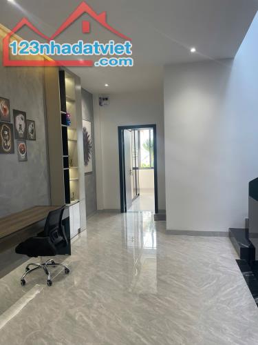 VIP  NHÀ CỰC ĐẸP XỊN CẦN TIỀN GẤP BÁN  NHA 3 TẦNG THÁI VĂN LUNG HOÀ XUÂN, CẨM LỆ ,ĐẢO 1.DT - 1