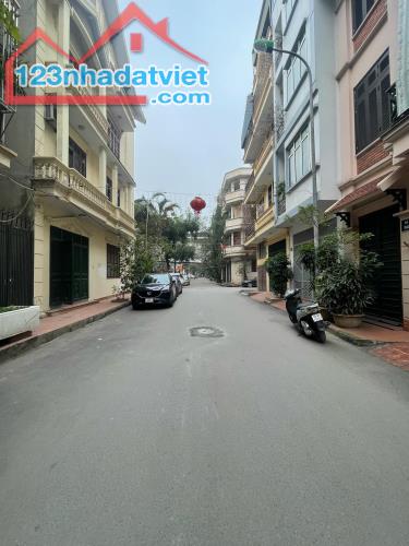 Bán Nhà Khu Đô Thị Đại Kim, Kinh doanh, vỉa hè 3 ô tô tránh DT 55m2. Giá 18 tỷ