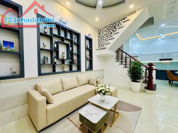 Kẹt tiền bán gấp! Nhà 55m2 giá 3 tỷ 580, đường Nguyễn Thượng Hiền, Phú Nhuận, SHR