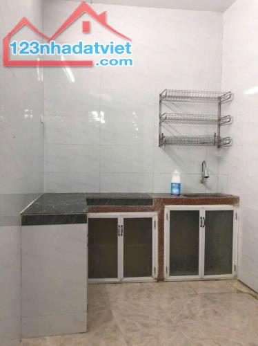 Bán nhà 2 tầng phù hợp sửa chữa ngõ 199 Tô Hiệu - 1