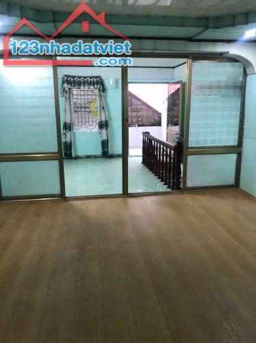 Bán nhà 2 tầng phù hợp sửa chữa ngõ 199 Tô Hiệu - 2