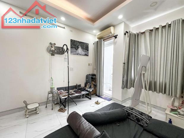 Chỉ 4.58 TỶ TL! 3Tầng/3pn HẺM Ô TÔ– GẦN CÔNG VIÊN LÀNG HOA- Gò Vấp! - 2