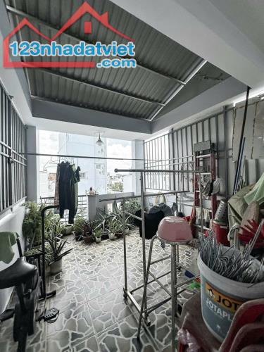 Chỉ 4.58 TỶ TL! 3Tầng/3pn HẺM Ô TÔ– GẦN CÔNG VIÊN LÀNG HOA- Gò Vấp! - 4