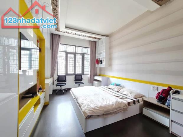 Ông Anh đi Mỹ cần để lại nhà đẹp mặt tiền đường Vạn Kiếp