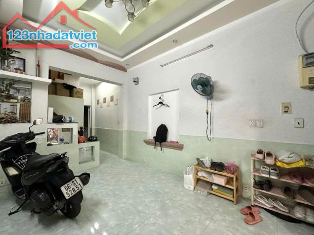 Chỉ 4.2 TỶ TL! 42M², 2Tầng /3pn, HẺM XE HƠI, Lê Văn Thọ Gò Vấp!