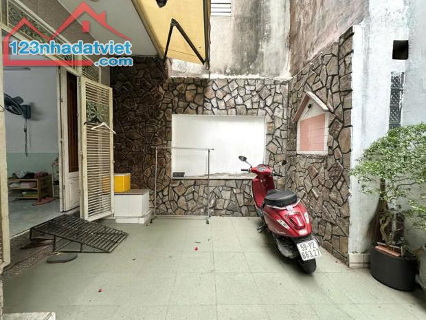 Chỉ 4.2 TỶ TL! 42M², 2Tầng /3pn, HẺM XE HƠI, Lê Văn Thọ Gò Vấp! - 1