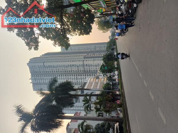 NHÀ ĐẸP 130M2 - 3 THOÁNG - Ô TÔ TRÁNH - CẠNH VINHOME - 1