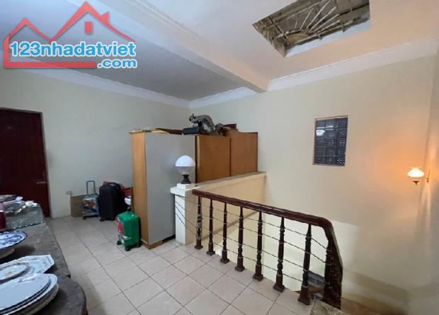NHÀ ĐẸP 130M2 - 3 THOÁNG - Ô TÔ TRÁNH - CẠNH VINHOME - 3